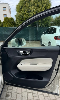 Volvo XC 60 cena 129000 przebieg: 107000, rok produkcji 2017 z Wrocław małe 301